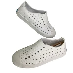 Native Jefferson Big Kid White shoes size J1 / 1